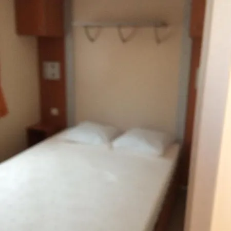 אתר קמפינג Camping Les Poutiroux Limeuil